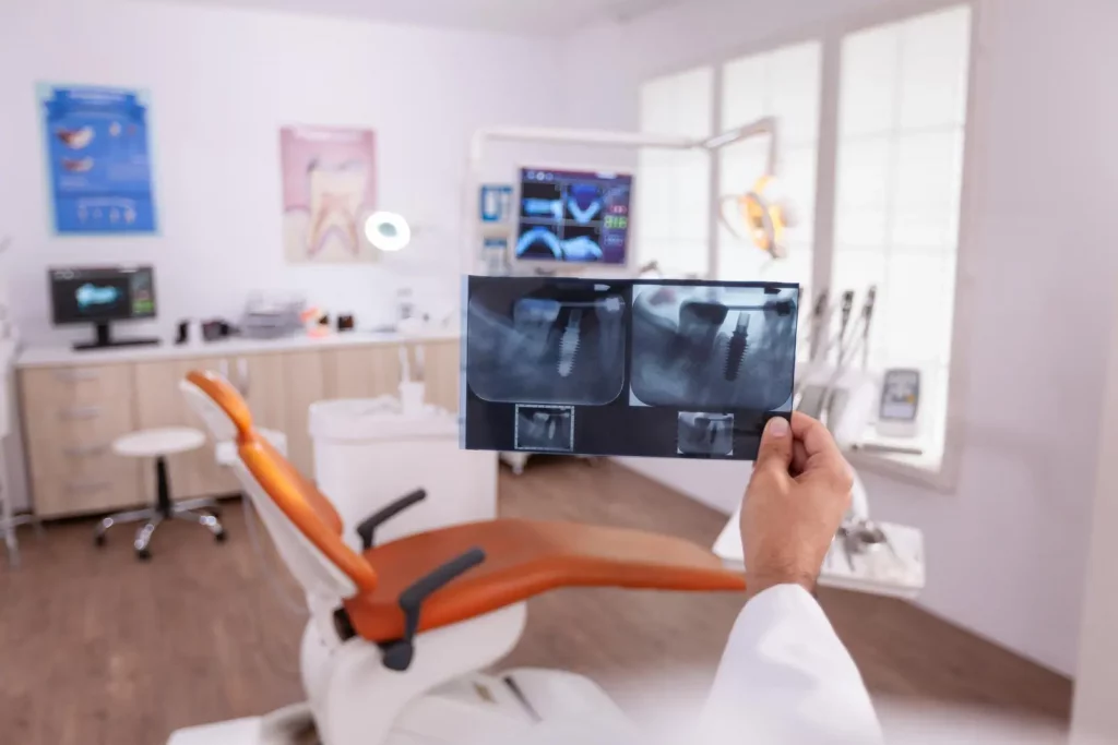 泰山牙醫診所|數位植牙比較不需要反覆拍攝多張X光
